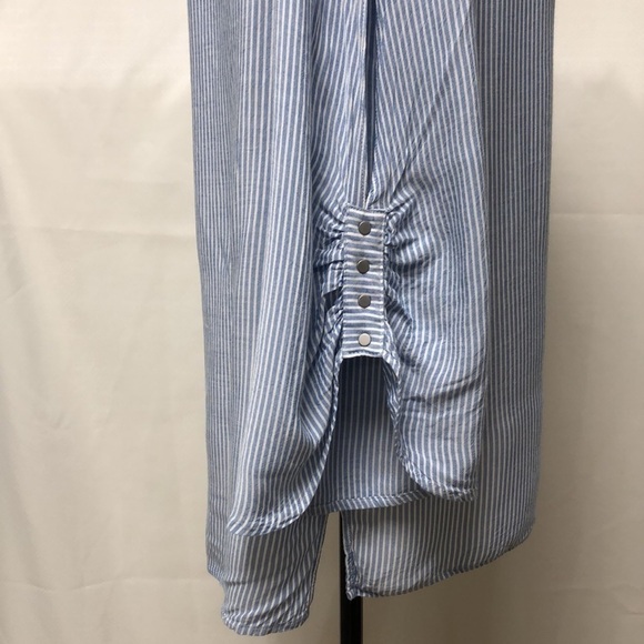 -> Jones New York Open Arm Blouse - Picture 7 of 8